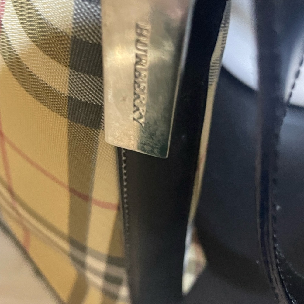 Burberry Beige and Black Plaid Tote with Wallet - Picture 8 of 13
